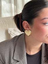 Afbeelding in Gallery-weergave laden, Groovy Heart Earrings