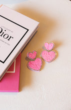 Afbeelding in Gallery-weergave laden, LOVE Earrings - Pink