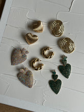 Afbeelding in Gallery-weergave laden, 3 Hearts Earrings
