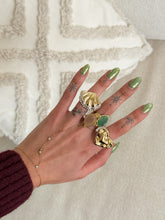 Afbeelding in Gallery-weergave laden, Natural Stone Ring - Emerald

