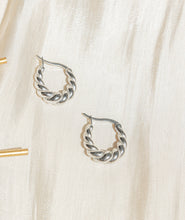 Afbeelding in Gallery-weergave laden, Croissant Earrings

