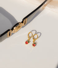 Afbeelding in Gallery-weergave laden, Strawberry Shortcake Earrings
